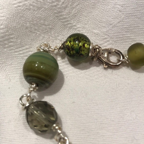 Artisan Glass and stone bead bracelet in green - Picture 4 of 9